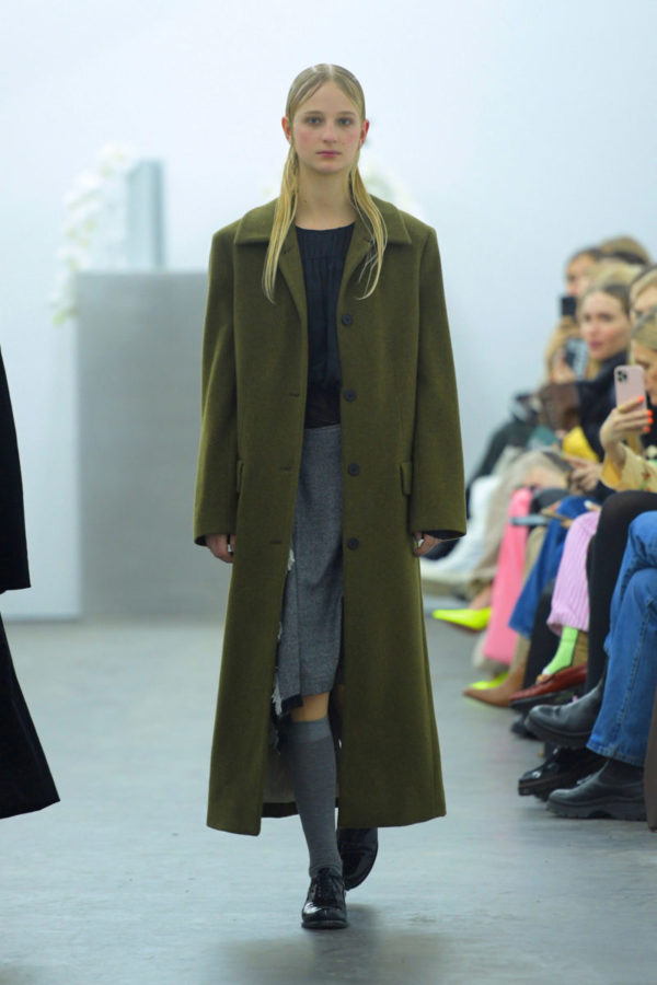 Oversized overcoat olive green. Calendar's edit of standout moments from Copenhagen Fashion Week AW22, including Ganni, Skall Studio and Jade Cropper.