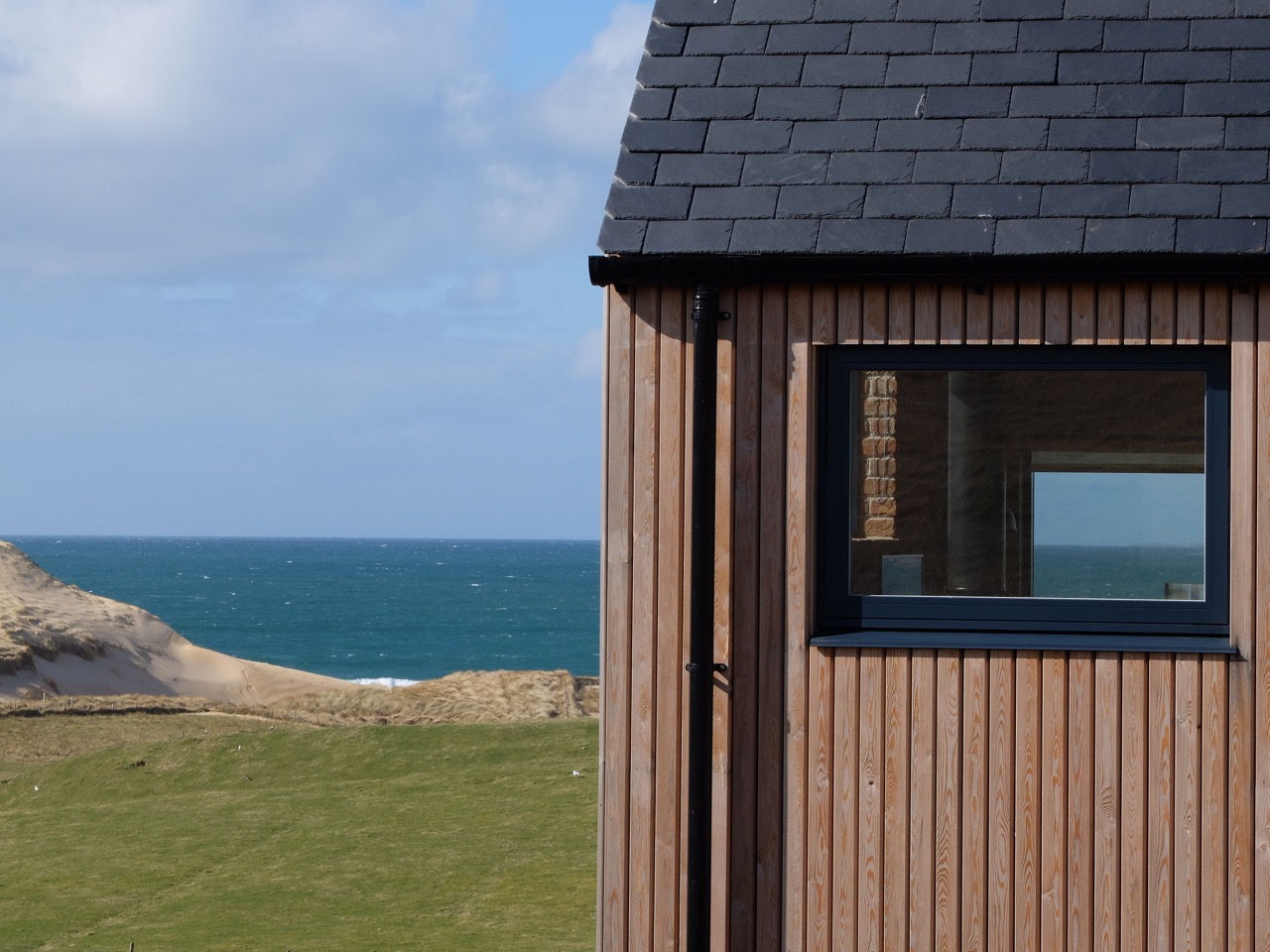 Pounding waves, sweeping stretches of empty sands, bracing walks …British beaches really come into their own out of season. Recharge in these eco beach hideaways